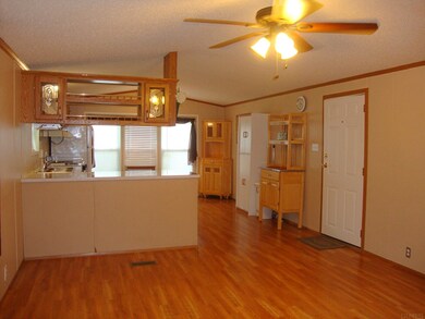 11517 Boggs Cir W, Loogootee, IN 47553 - photo 3