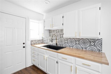 4605 E 16th St, Indianapolis, IN 46201 - photo 3