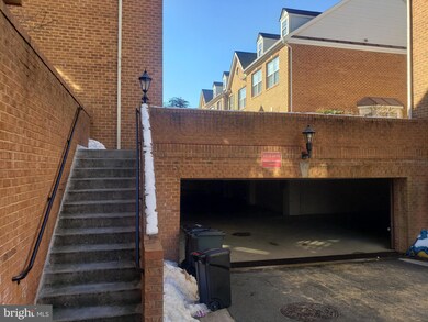 6024 Madison Overlook Ct, Falls Church, VA 22041 - photo 3