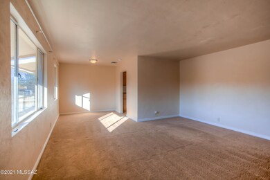 6 Living Room photo a (2)