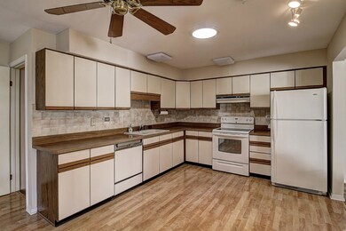 1 Hampton on Auburn, Rolling Meadows, IL 60008 - photo 6