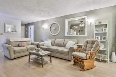 48 Taylor St unit 2, Manchester, NH 03103 - photo 2