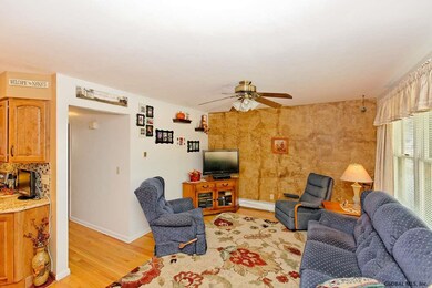 442 Marshland Ct, Troy, NY 12180 - photo 4