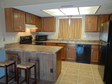 10511 W Golden Ln, Peoria, AZ 85345 - photo 7