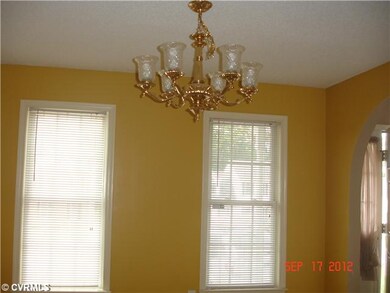 Dining Room - Formal Dining Room