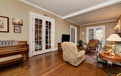 Living Room (5)
