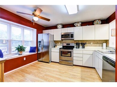 Eat-in Kitchen with newer stainless appliances (al