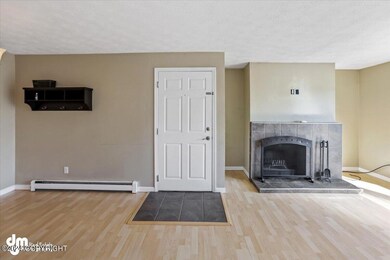 05-Living Room_IMG_5835