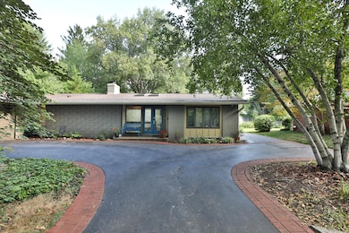 160 Croswell Rd, Columbus, OH 43214 - photo 2