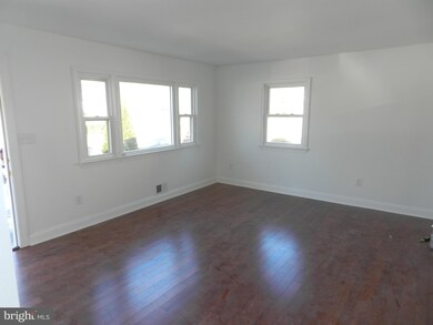 5709 Somerset Rd, Riverdale, MD 20737 - photo 5