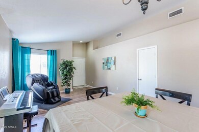 Living/dining room