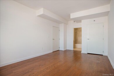 Sky View Parc unit PH2D, Flushing, NY 11354 - photo 6