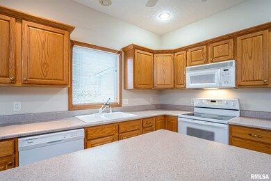 1631 W 65th St, Davenport, IA 52806 - photo 7