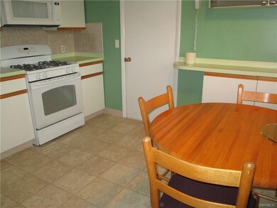 Eat-in Kitchen