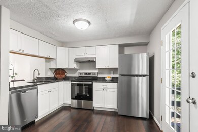 1937 Belmont Ridge Ct, Reston, VA 20191 - photo 6