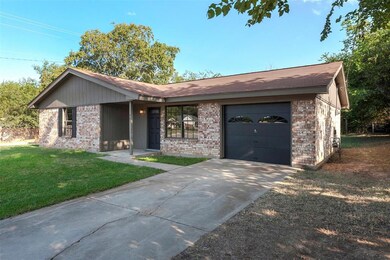 401 Throckmorton St, Weatherford, TX 76086 - photo 3