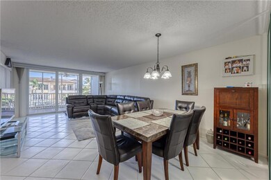Large and spacious dining room and living room com