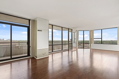 Panoramic views, gorgeous light and hardwood floor