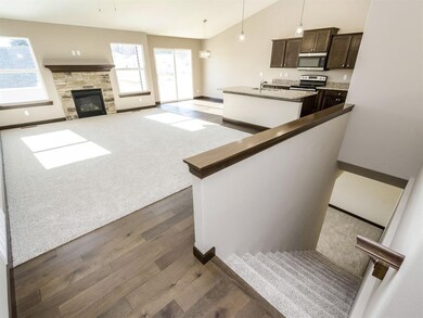 1921 Shady Grove Rd SW, Cedar Rapids, IA 52404 - photo 2