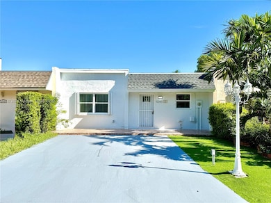 11240 SW 33rd Circle Place, Miami, FL 33165 - photo 2