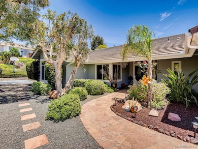 1055 Olive Crest Dr, Encinitas, CA 92024 - photo 3