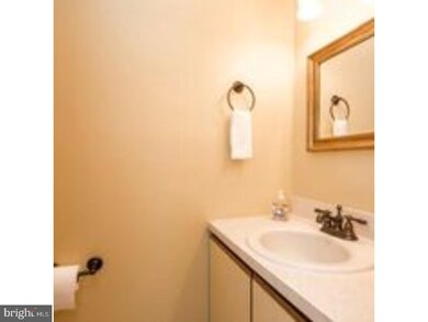 814 Northridge Dr, Norristown, PA 19403 - photo 6