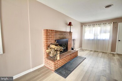 237 Alden Ave, Morrisville, PA 19067 - photo 7