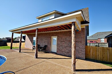 Detached garage