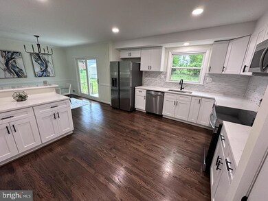 4013 Beachcraft Ct, Temple Hills, MD 20748 - photo 4