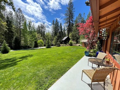 10025 E Evans Creek Rd, Rogue River, OR 97537 - photo 2