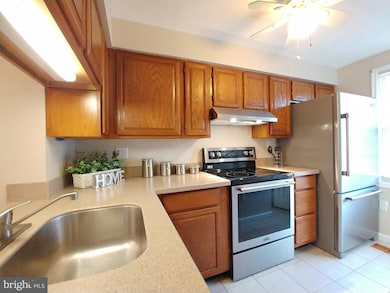 5940 Rowanberry Dr, Elkridge, MD 21075 - photo 2