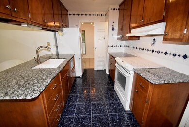 82 San Bernard St, Bay City, TX 77414 - photo 2