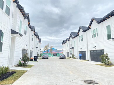 8930 Knoll Villas St, Houston, TX 77080 - photo 4