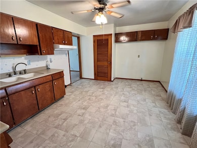 1524 Bell Ave, Mattoon, IL 61938 - photo 4