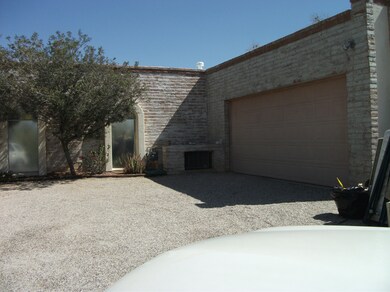 5141 front 2 garage