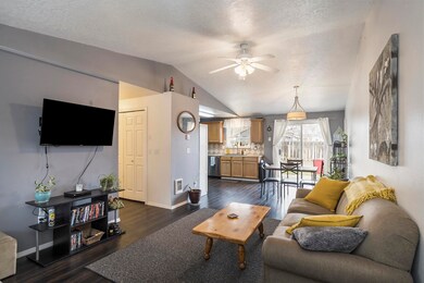 1741 SW 33rd St, Redmond, OR 97756 - photo 6