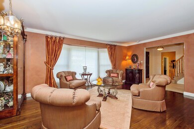 04_4MorningsideDrive_165_LivingRoom_HiRe