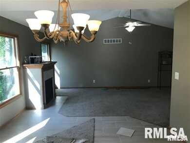 6303 Wilkes Ave, Davenport, IA 52806 - photo 3