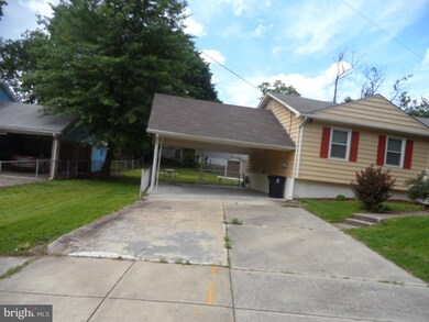 7020 Valley Park Rd, Capitol Heights, MD 20743 - photo 2