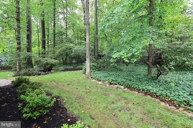 9127 Maywood Ln, Fairfax, VA 22031 - photo 3