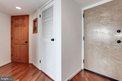 3 Washington Cir NW unit 803, Washington, DC 20037 - photo 6