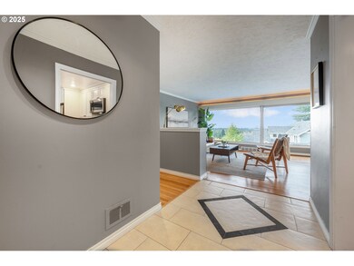 6255 SW Tower Way, Portland, OR 97221 - photo 4