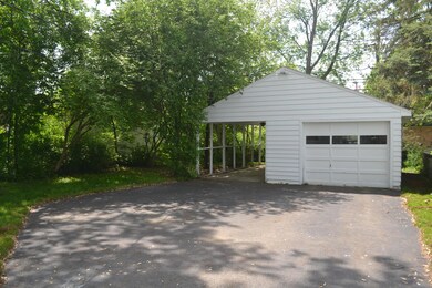 Garage/Driveway