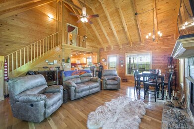 114 Dreamworks Ct, Hendersonville, NC 28792 - photo 2