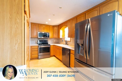 903 Leal St, Douglas, WY 82633 - photo 5