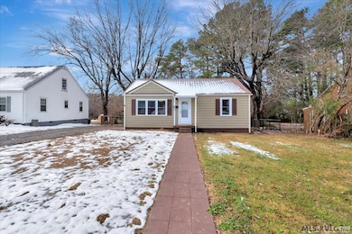 312 Hutcheson Ave, Chase City, VA 23924 - photo 2