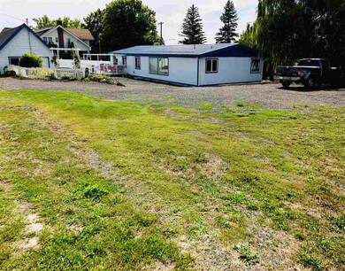 141 S Broadway St, Tekoa, WA 99033 - photo 2