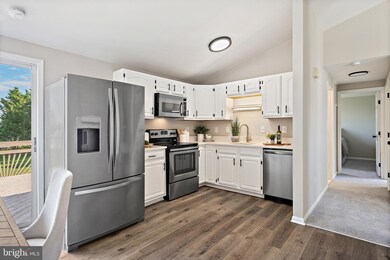 7932 Galloping Cir, Windsor Mill, MD 21244 - photo 5