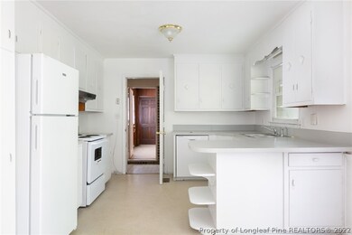 297 Decatur Dr, Fayetteville, NC 28303 - photo 5