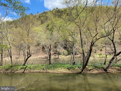 688 Amberwood Ln, Great Cacapon, WV 25422 - photo 2